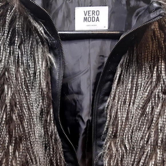 Faux Fur Vest - Picture 2 of 5